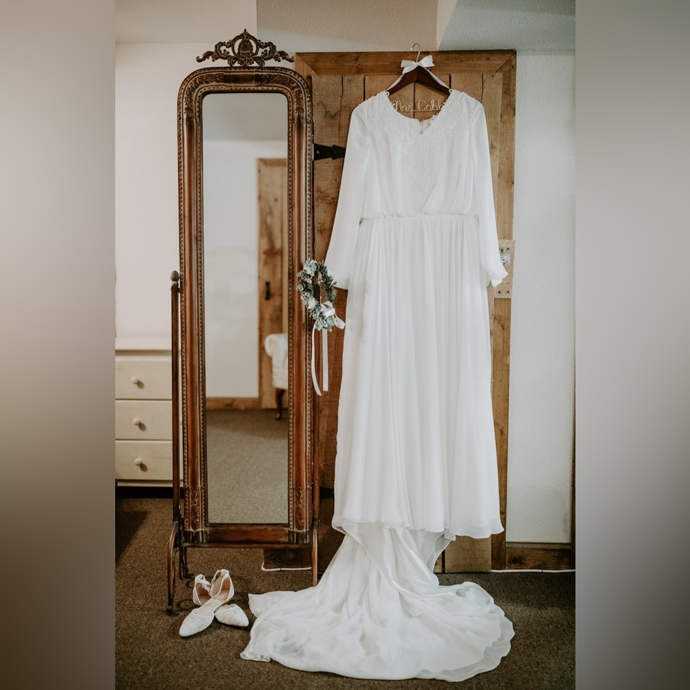 Modest Mon Cheri White Wedding Dress Size 10